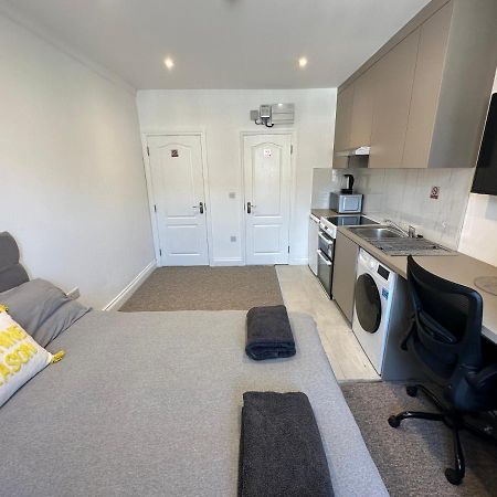 Bright Modern, 1 Bed Flat, 15 Mins Away From Central London 헨던 외부 사진