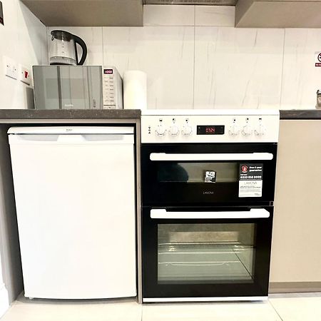 Bright Modern, Private Apartment,15 Mins To Central London 헨던 외부 사진