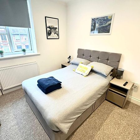 Bright Modern, Private Apartment,15 Mins To Central London 헨던 외부 사진
