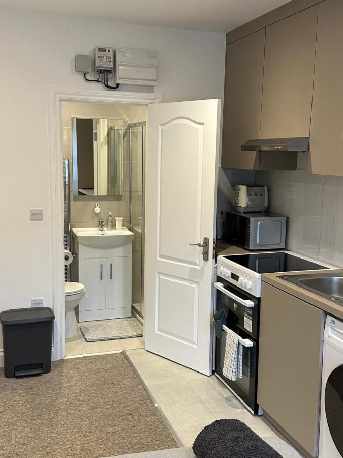 Bright Modern, 1 Bed Flat, 15 Mins Away From Central London 헨던 외부 사진