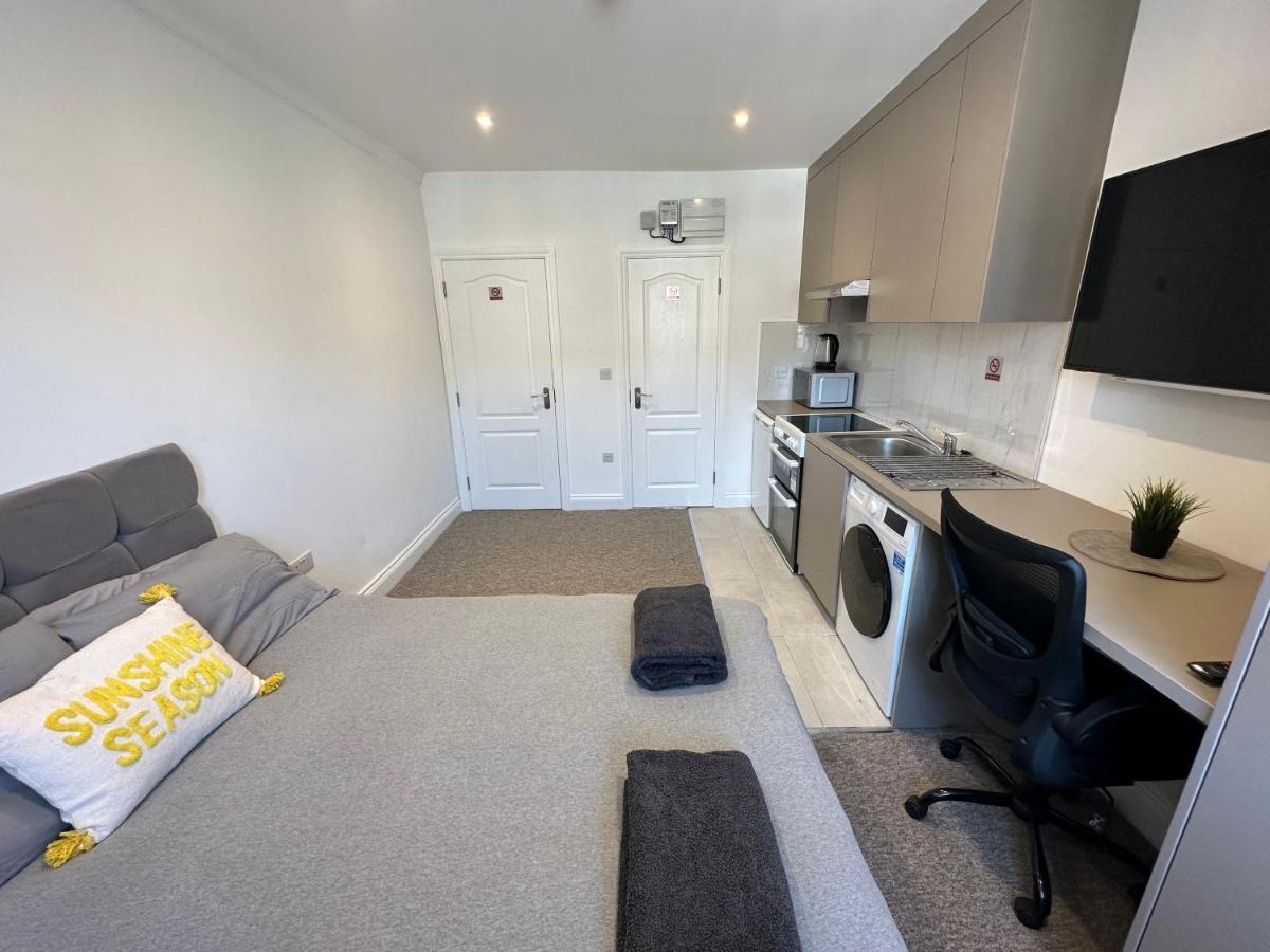 Bright Modern, 1 Bed Flat, 15 Mins Away From Central London 헨던 외부 사진