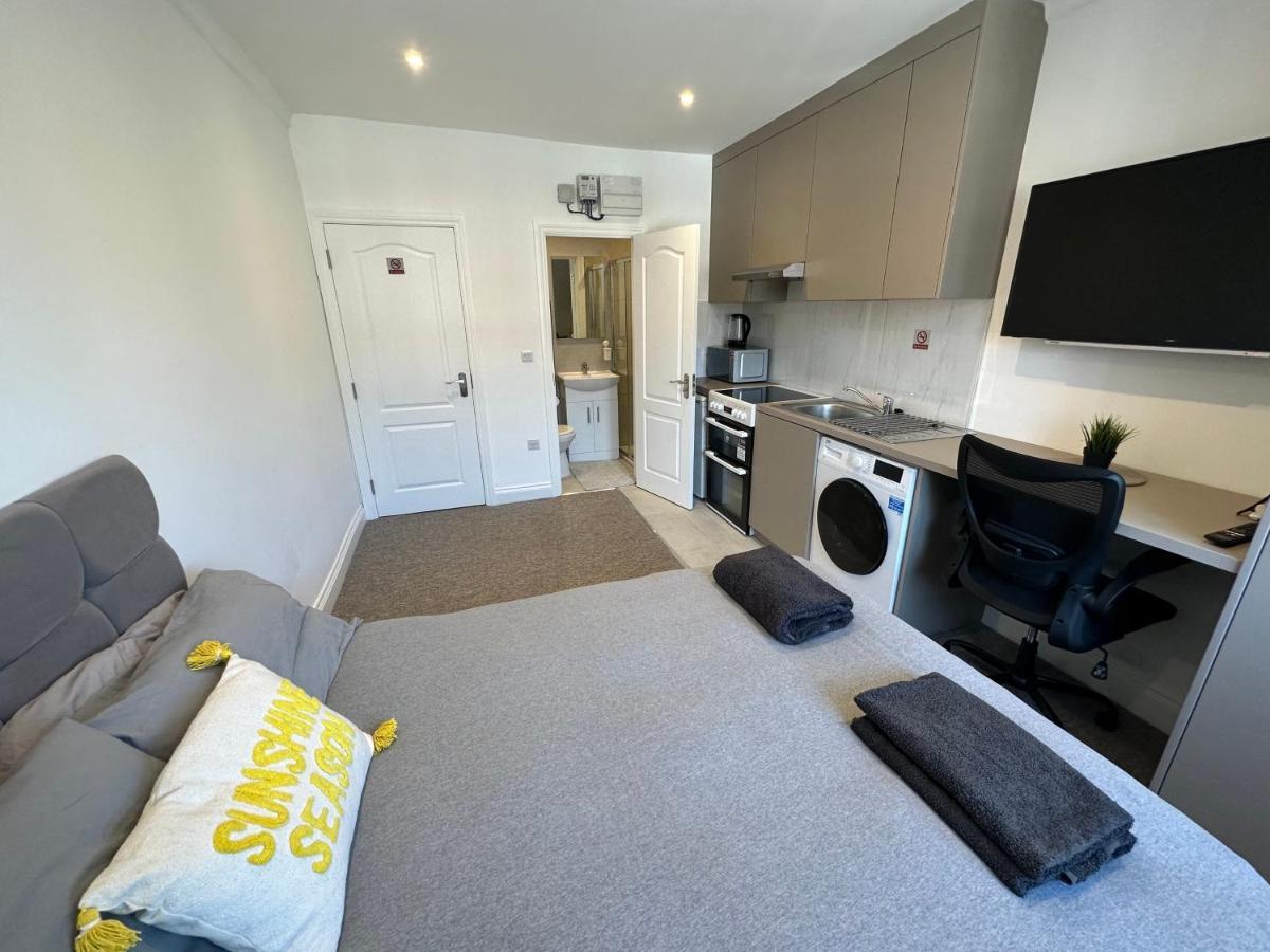 Bright Modern, 1 Bed Flat, 15 Mins Away From Central London 헨던 외부 사진