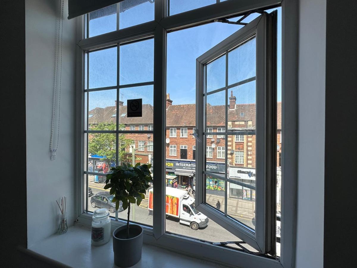 Bright Modern, 1 Bed Flat, 15 Mins Away From Central London 헨던 외부 사진