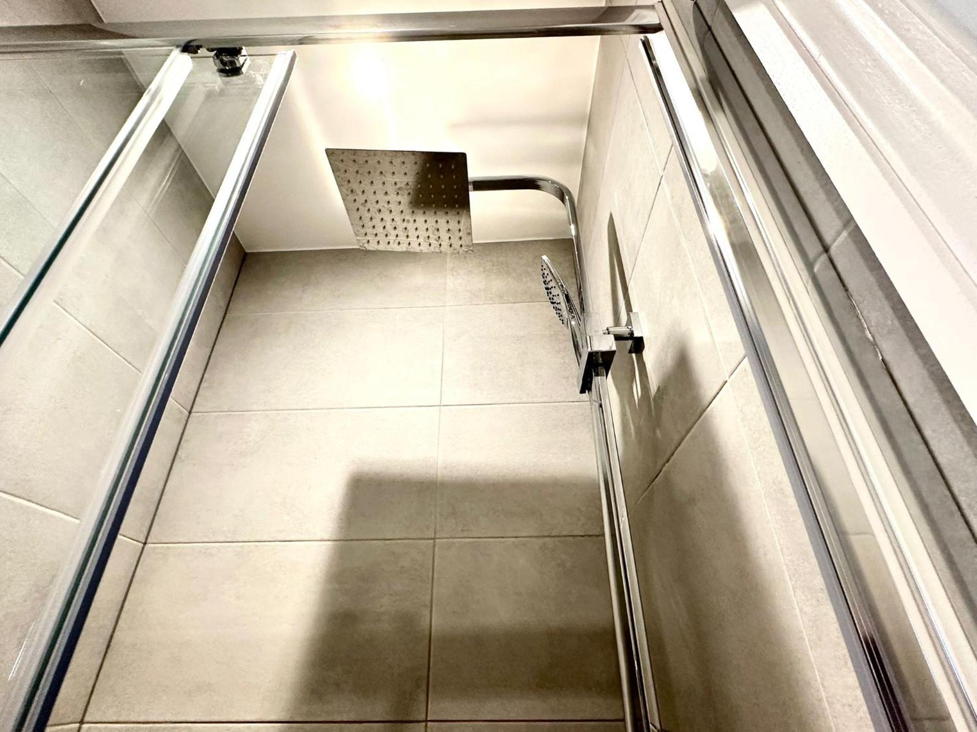 Bright Modern, Private Apartment,15 Mins To Central London 헨던 외부 사진